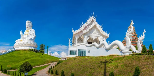 Paisagem Wat Huay Pla Kung Templo Com Templo Branco Estátua — Fotografia de Stock