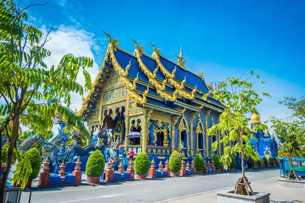 Wat Rong Sua Δέκα Ναός Γαλάζιο Φόντο Επαρχία Τσιάνγκ Ράι — Φωτογραφία Αρχείου