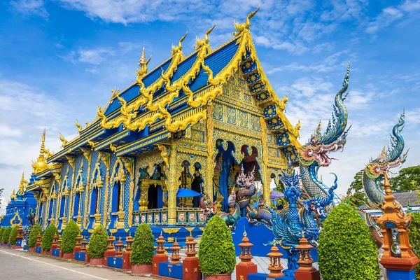 Chrám Wat Rong Sua Deset Modrou Oblohou Pozadí Provincii Chiang — Stock fotografie