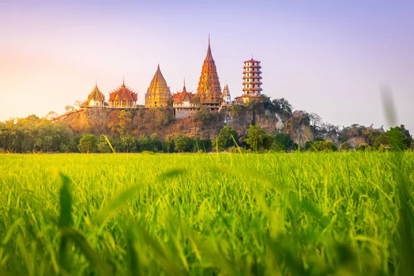 Krajina Chrámu Wat Tham Sua Tygří Jeskynní Chrám Při Západu — Stock fotografie