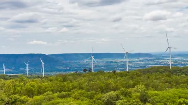 Turbinas Energía Eólica Medio Naturaleza Garganta Árboles Cielo Fondo Generador — Vídeo de stock