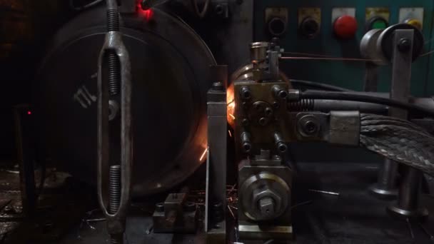 现代系统将金属生产机成行连接在一起 — 图库视频影像