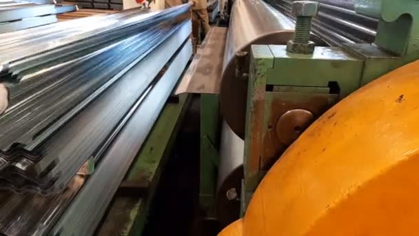 Produzir Enrolar Galvanizado Com Máquinas Modernas — Vídeo de Stock