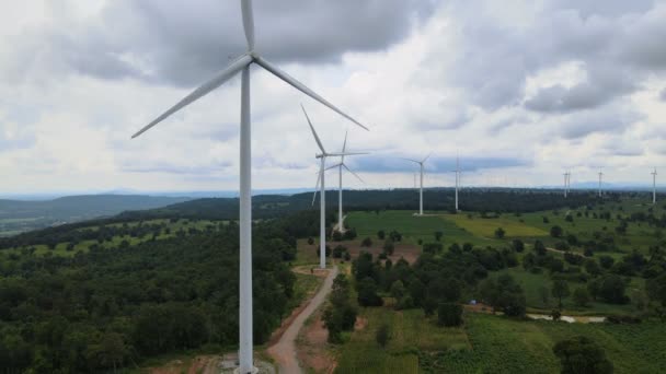 Veel Windturbines Voor Het Opwekken Van Elektriciteit Het Grasland Met — Stockvideo