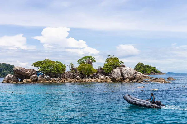 Uma Pequena Ilha Meio Mar Para Snorkeling Koh Chang Tailândia — Fotografia de Stock