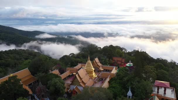 Вид Повітря Ват Пра Doi Suthep Храм Хмарах Сходом Сонця — стокове відео