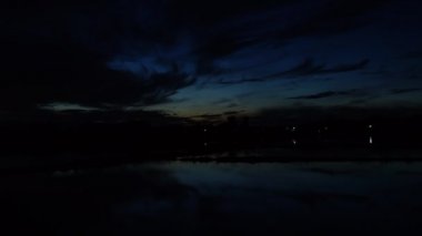 Zaman Hızı Güneşi Hızlandırır Güneş Işığı ve bulutlar Sabah hareket eder.