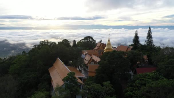 Luchtfoto Bij Wat Phra Doi Suthep Tempel Wolken Met Zonsopgang — Stockvideo
