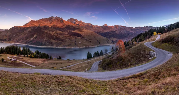 Lago Altas Montanhas Com Reflexo Das Montanhas Lago — Fotografia de Stock