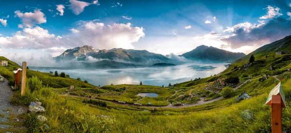 Panorama Prado Lago Montaña Durante Verano — Foto de Stock