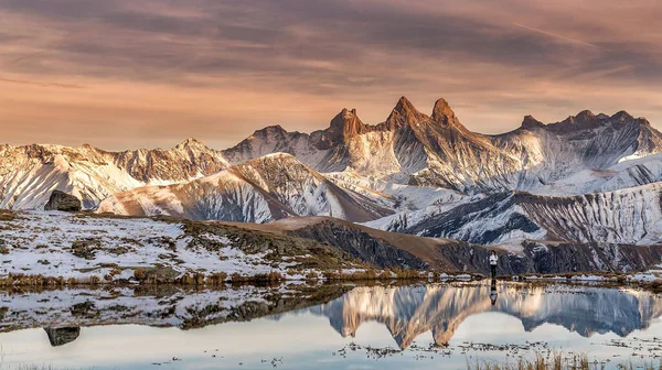 Reflexión Las Montañas Atardecer Los Alpes — Foto de Stock