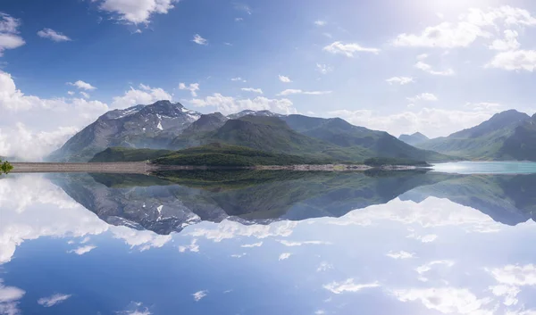 Reflejo Montaña Los Alpes — Foto de Stock