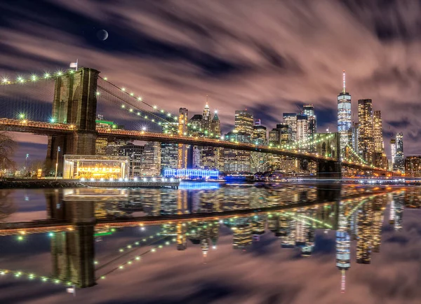 Nova York Skyline Ponte Brooklyn Hora Azul Com Reflexão Sobre — Fotografia de Stock