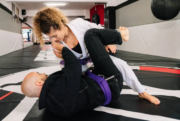 Two Female Male Judo Martial Arts Fighters Practicing New Techniques — Stock Photo, Image