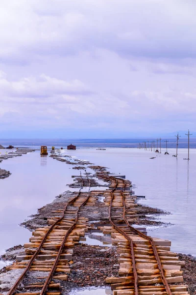 하늘을 배경으로 솔트레이크 Chaka Salt Lake 풍경화 소금로 — 스톡 사진
