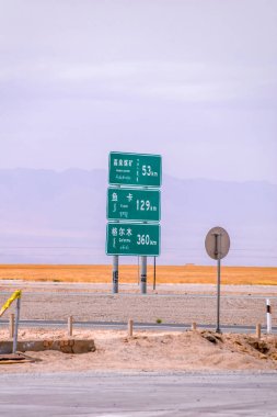 Qinghai Eyaleti 'ndeki High Way Yolu' ndaki Mileage Tabelası.