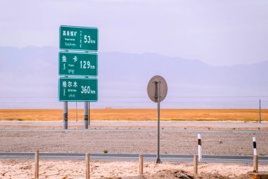 Qinghai Eyaleti 'ndeki High Way Yolu' ndaki Mileage Tabelası.