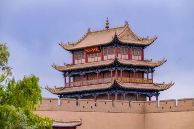 Jiayu Geçidi 'ndeki Gözetleme Kulesi. Çin Seddi' nin batı ucundaki ilk geçit. Çin 'in Gansu eyaletinin Jiayuguan şehri yakınlarında..