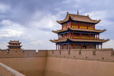 Jiayu Geçidi 'ndeki Gözetleme Kulesi. Çin Seddi' nin batı ucundaki ilk geçit. Çin 'in Gansu eyaletinin Jiayuguan şehri yakınlarında..