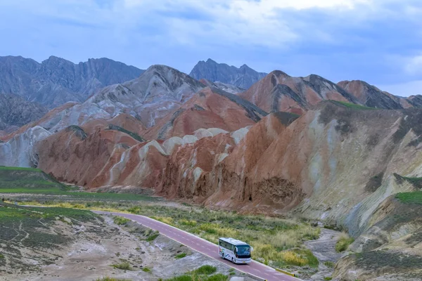 Jediný Turistický Autobus Cestuje Silnici Zhangye Danxia Geologický Park Zhangye — Stock fotografie