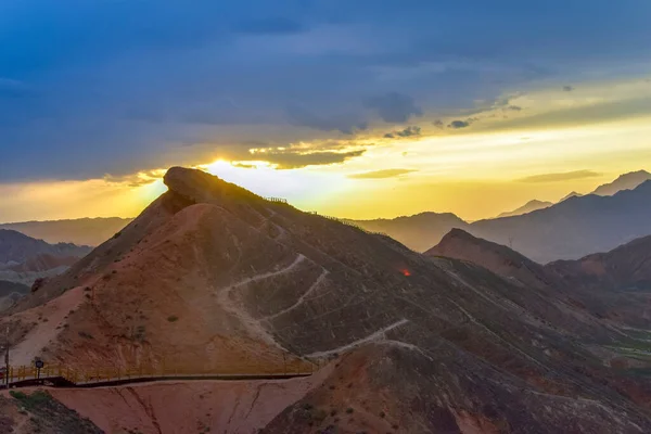 Fantastisk Natur Regnbåge Berg Och Blå Himmel Bakgrund Solnedgången Zhangye — Stockfoto