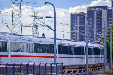 Guangzhou Metro Hattı 18 / 22 İlk Trenler Guangzhou Panyu Deposuna vardı