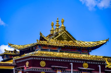 Altın Zirve Tibet Budist Manastırı Arou Tapınağı. Qinghai, Çin 'de ünlü tarihi bir yer..