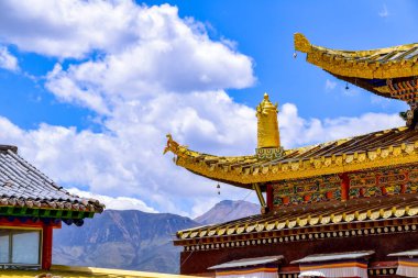 Altın Zirve Tibet Budist Manastırı Arou Tapınağı. Qinghai, Çin 'de ünlü tarihi bir yer..