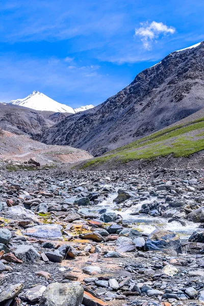 青海省 中国の山々の美しい風景です 雲と晴れ青空 チベット高原の絶景 — ストック写真