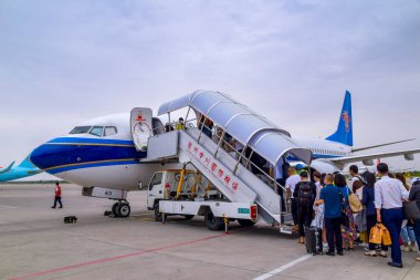 Lanzhou, Çin - 21 Haziran 2020: Çin Güney Havayolları Lanzhou Havaalanına iniş