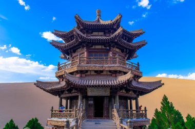 Yueyaquan Sahne Bölgesi, Mingsha Dağı, Dunhuang Şehri, Gansu Eyaleti, Çin. Gansu Dunhuang Hilal Gölü ve Mingsha Dağı, Çin