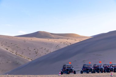 Yueyaquan Sahne Bölgesi, Mingsha Dağı, Dunhuang Şehri, Gansu Eyaleti, Çin. Gansu Dunhuang Hilal Gölü ve Mingsha Dağı, Çin