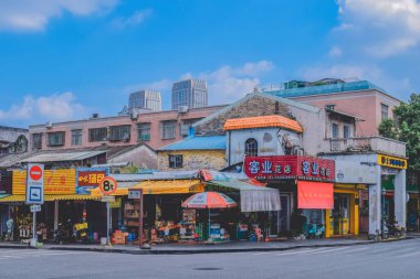 Zhongshan, Çin - OCT.3 2020: Zhongshan City Street View Shiqi bölge binaları.