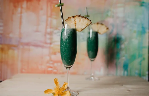 Gröna Spirullina Cocktails Glaset — Stockfoto