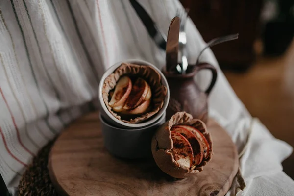 Apel Tartlet Pada Papan Kayu — Stok Foto