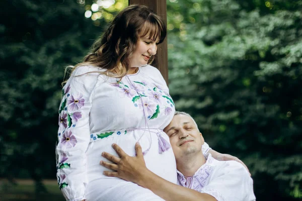 Felice Ritratto Coppia Amorevole Una Passeggiata Nel Parco Una Giornata — Foto Stock