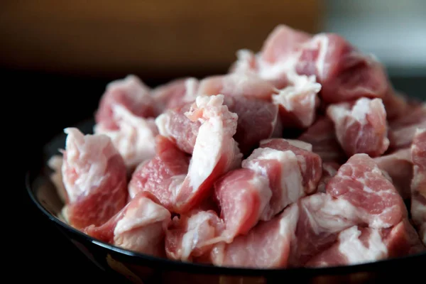 Surowy Kroję Mięso Zbliżenie Surowy Wieprzowina Tle Gotowanie Tłusty Mięso — Zdjęcie stockowe