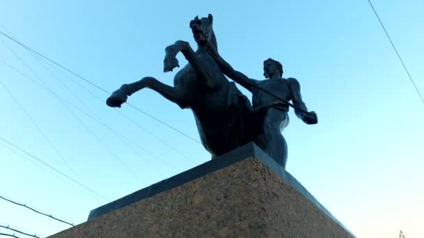 Escultura Domador Caballos Del Puente Anichkov Creado 1851 Paisaje Urbano — Vídeos de Stock