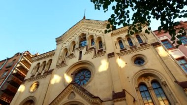 Nevsky Bulvarı yakınlarındaki Malaya Konyushennaya Caddesi. Saint Petersburg 'un merkezinin eşsiz şehir manzarası. Merkezi tarihi manzara şehri. Rusya 'nın en iyi turistik yerleri. Rusya İmparatorluğunun başkenti