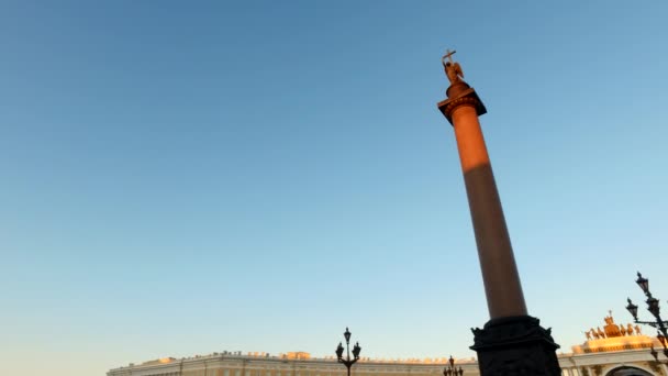 Alexander Column Palácovém Náměstí Denního Slunečního Počasí Unikátní Městská Krajina — Stock video