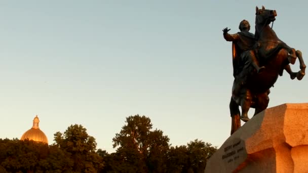 Bronz Süvari Anıtı Günbatımını Aydınlattı Neva River Dan Görüntü Benzersiz — Stok video