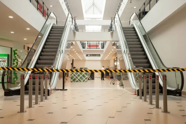 Черные Желтые Линии Барьерной Ленты Запрещают Доступ Супермаркет Барьерная Лента — стоковое фото