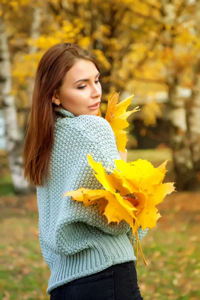 Portrait Pretty Young Woman Slavic Appearance Casual Clothing Autumn Stands — Stock Photo, Image