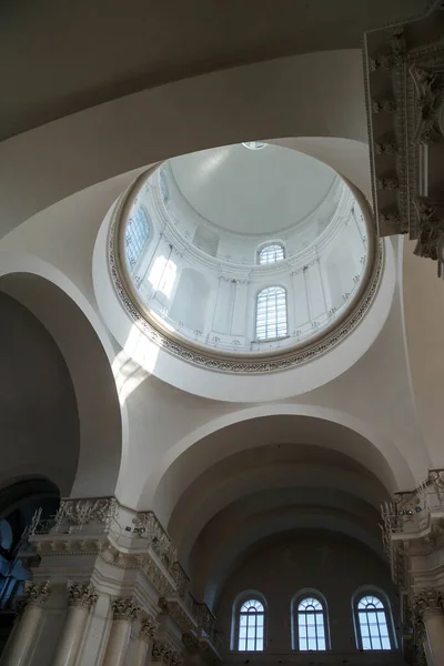 Onder Koepel Smolny Kathedraal Interieur Met Collonade Uniek Stedelijk Landschapscentrum — Stockfoto