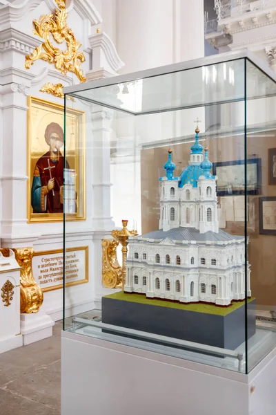 Smolny Kathedraal Interieur Met Parochianen Kerkelijke Gebruiksvoorwerpen Uniek Stedelijk Landschapscentrum — Stockfoto