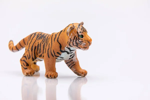 Close Bebê Tigre Brinquedo Plástico Isolado Fundo Branco — Fotografia de Stock