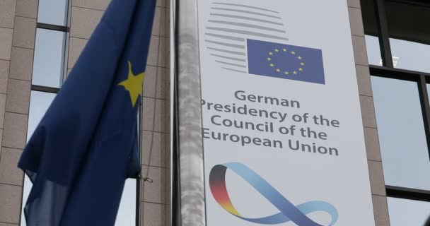 Bruxelles Belgio Luglio 2020 Bandiere Europee Davanti Alla Sede Del — Video Stock