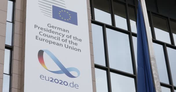 Bruxelles Belgio Luglio 2020 Bandiere Europee Davanti Alla Sede Del — Video Stock