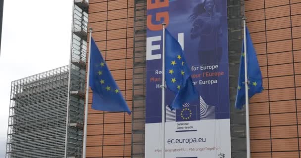 Bruselas Bélgica Julio 2020 Banderas Europeas Viento Frente Pancarta Next — Vídeos de Stock