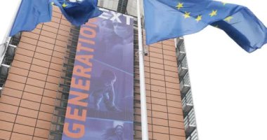 BRÜKSEL, Belçika -1 Temmuz 2020: Avrupa Komisyonu genel merkezi olan Berlaymont binasının önündeki 